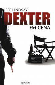 Capa do livor - Série Dexter 07 - Dexter em Cena (DIG)